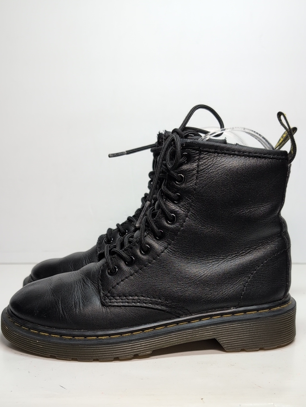 Dr Martens Delaney Airwair combat boot. Little girl or boy size 1 EU 32